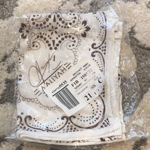 MAC Cosmetics Aaliyah Limited Edition Bandana NWT